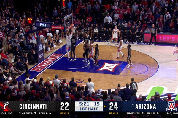 Jaden Bradley finds Motiejus Krivas for strong pick-and-roll dunk, extending Arizona's lead over Cincinnati