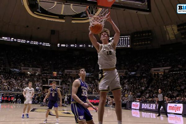 Braden Smith sets up Daniel Jacobsen for an alley-oop dunk, extending Purdue's lead over Washington