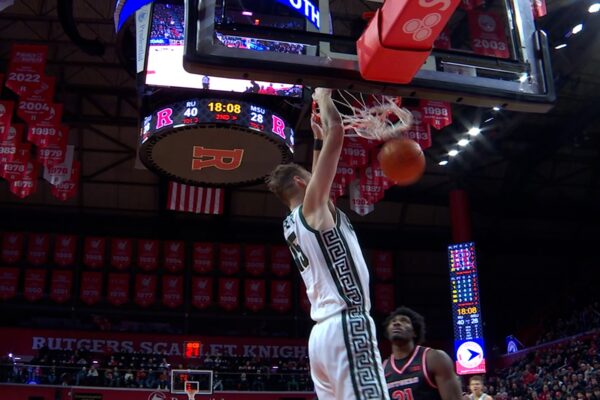 Michigan State's Jeremy Fears Jr. finds Carson Cooper for the two-handed jam vs. Rutgers