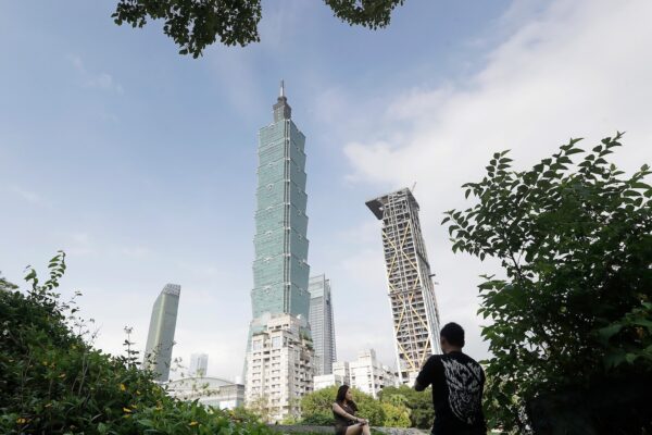 Alex Honnold’s climb of Taipei 101 skyscraper delayed by 24 hours