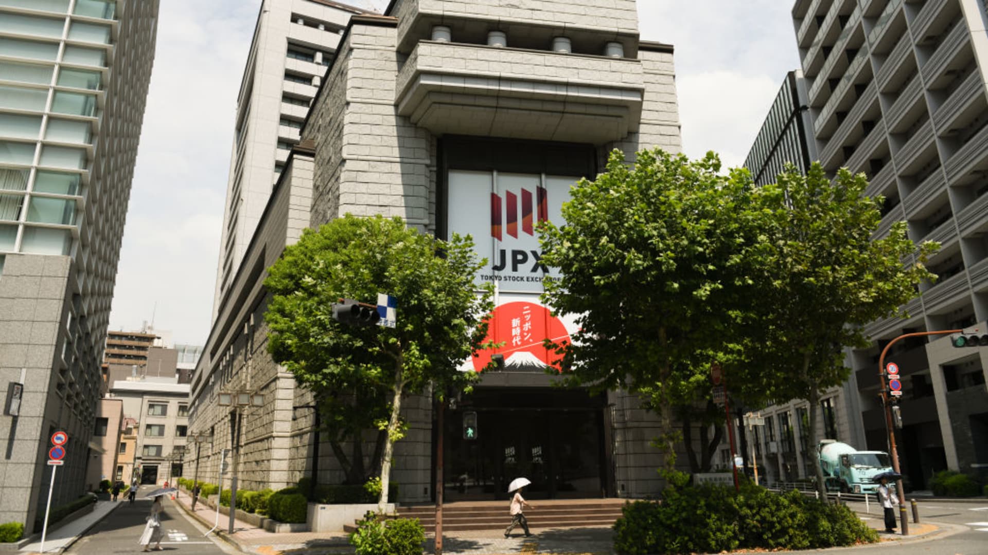 Asia markets make cautious start, oil rises on U.S.-Iran talks