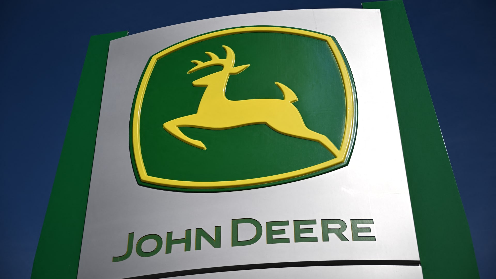 This week’s most overbought stocks include Deere and Quanta Services