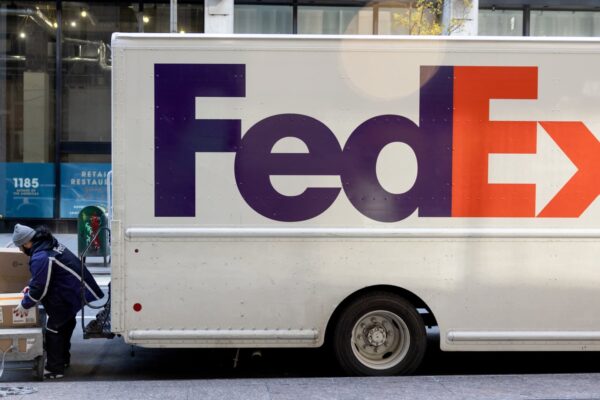 FedEx sues U.S. for refund of Trump tariffs after Supreme Court ruling