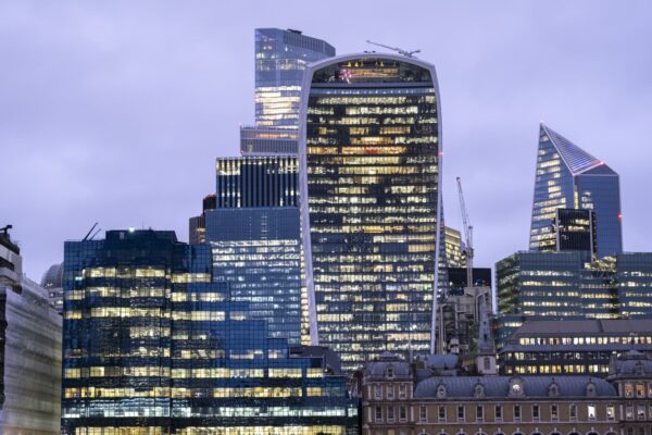 Stoxx 600, FTSE. DAX, CAC, Siemens, L’Oreal earnings