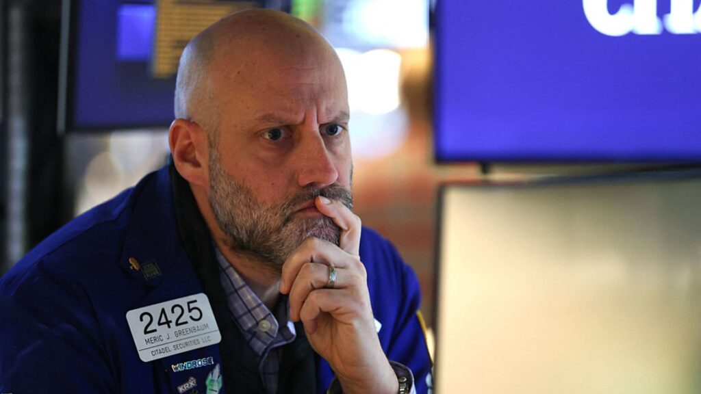 investors look ahead to more delayed data