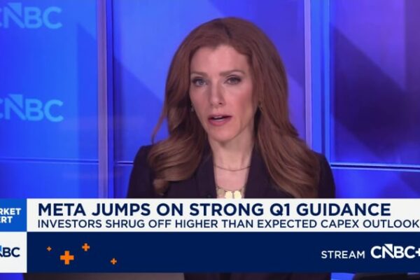 Sandberg, other Meta vets invest in AI workplace communications startup