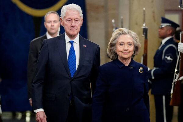 Hillary Clinton wants to testify in public