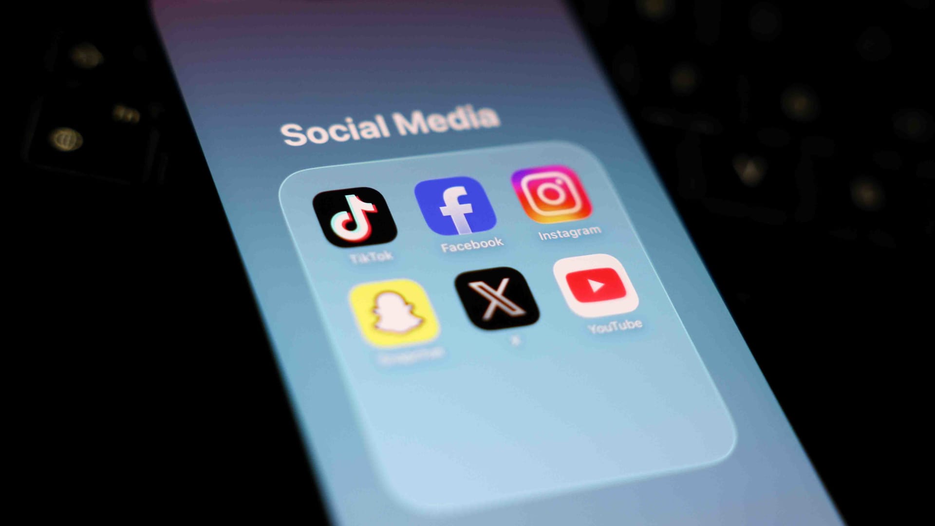 Here are 2 reasons why social media stock Reddit is a buy