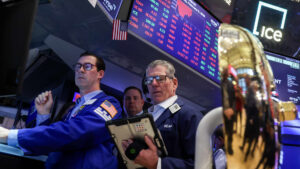 Morgan Stanley says buy 2 beaten-down software stocks. We agree on one of them