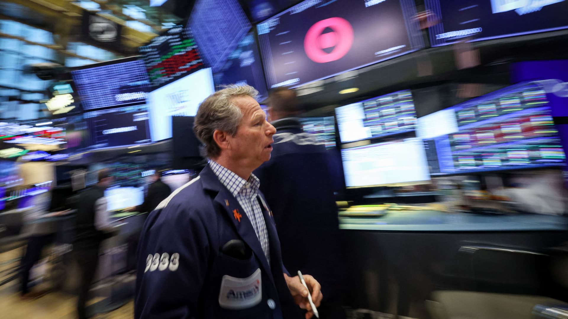 Time for traders to fade this group of stocks that’s been on a tear, says Carter Worth