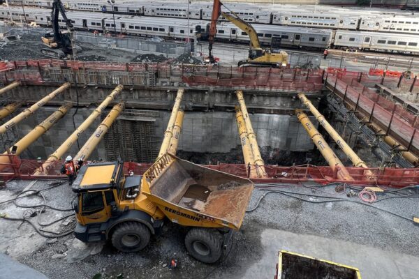 U.S. judge unfreezes funding for  billion New York City tunnel project