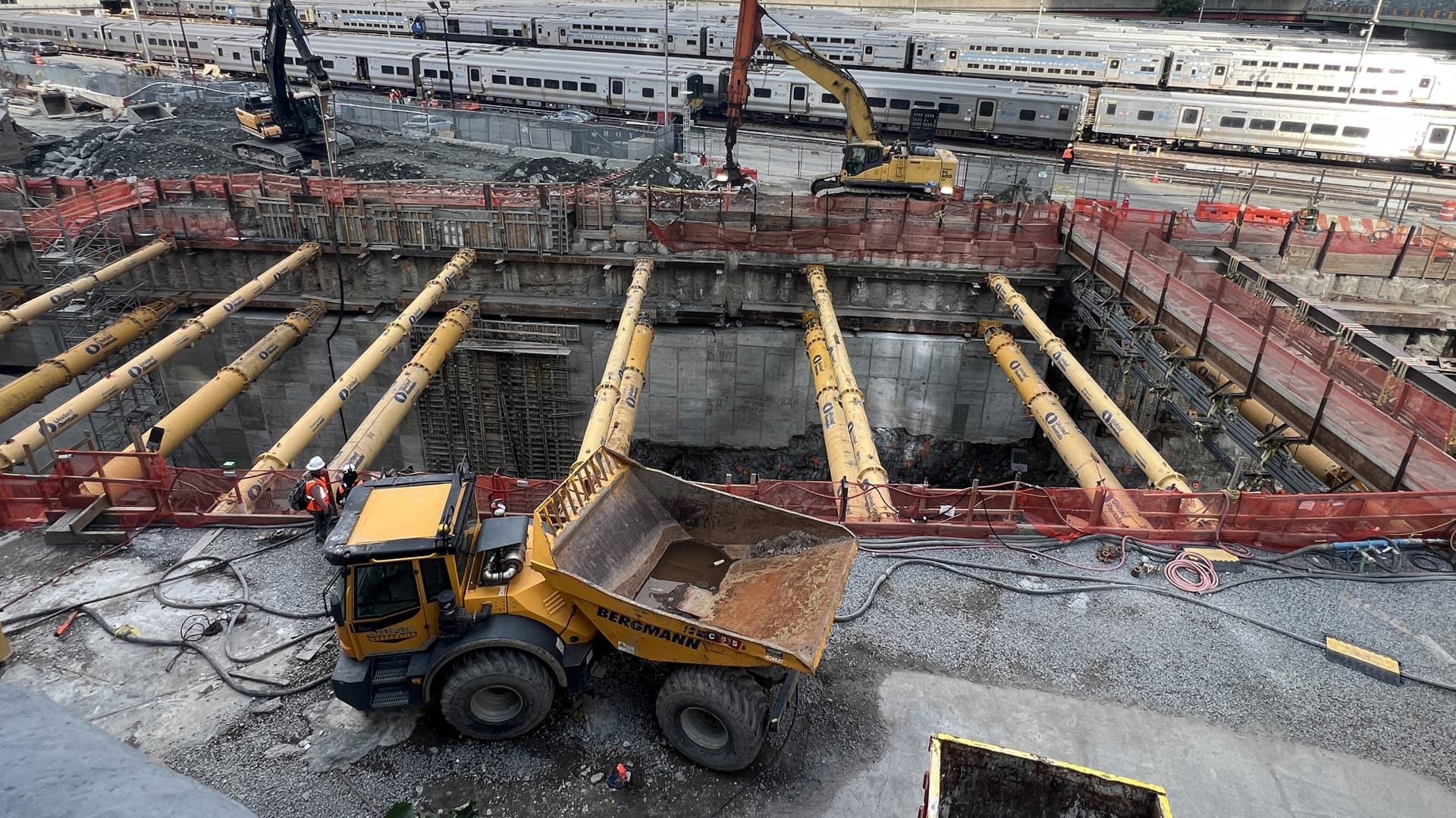 U.S. judge unfreezes funding for  billion New York City tunnel project