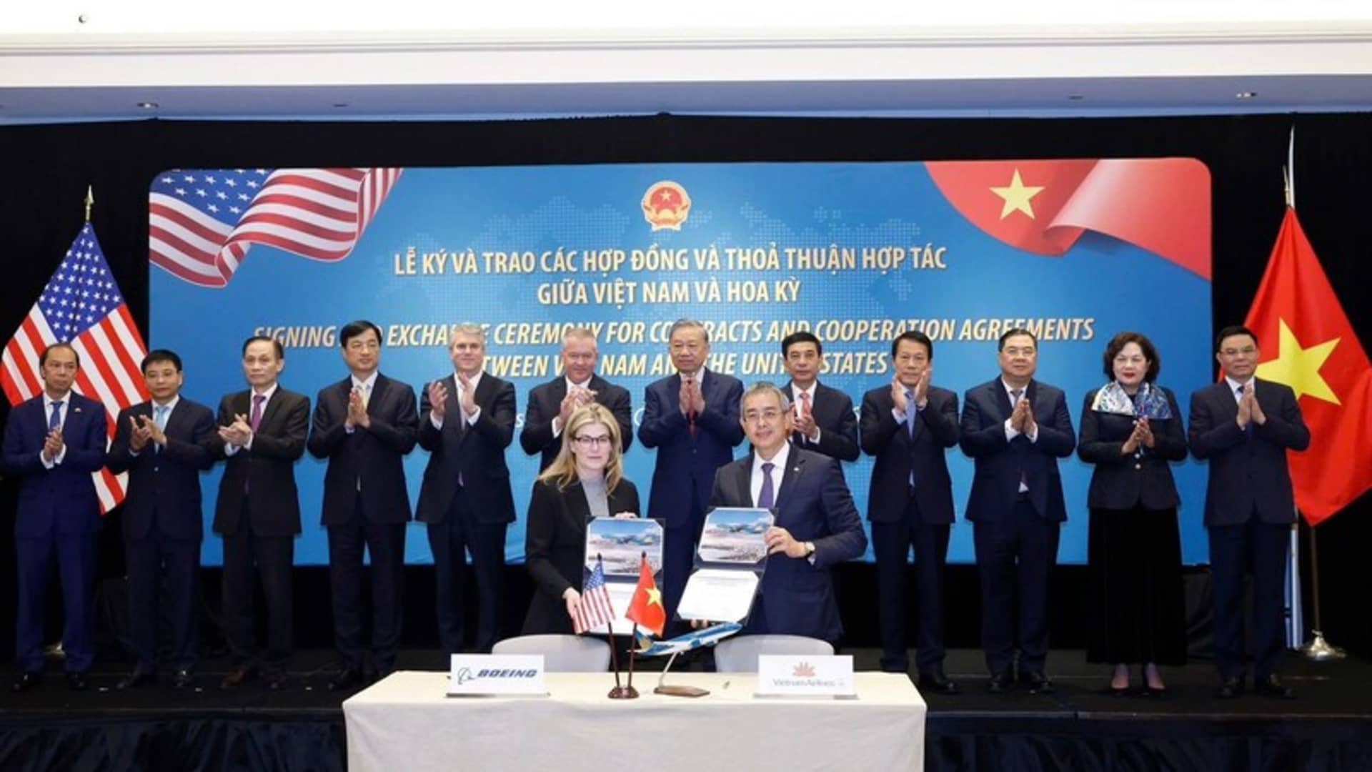Vietnamese airlines sign deals for nearly 100 Boeing jets