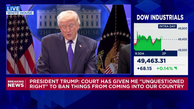 Trump announces 10% global tariff after raging over Supreme Court loss
