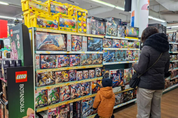 Toy industry pressures make digital the star