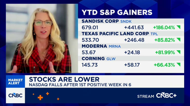 Congressional Democrats seek to force refunds