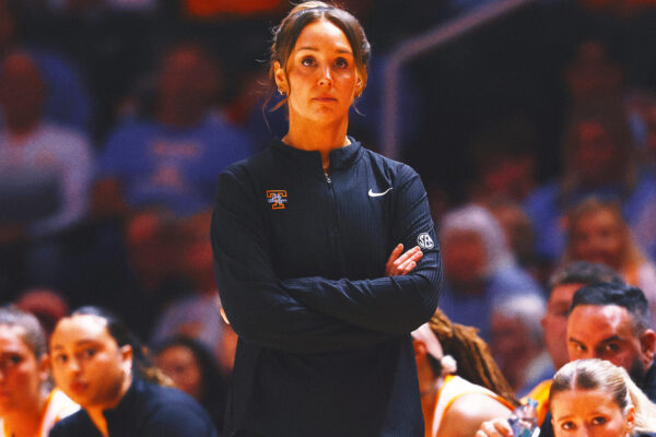 Women’s CBK AP Top 25: Geno Auriemma Makes Poll History, Tennessee Collapses