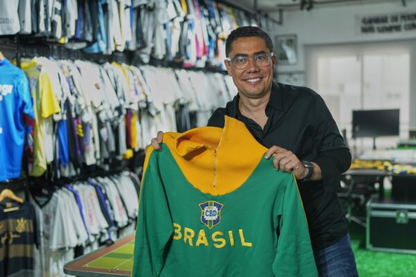 Pelé’s 1966 World Cup jacket draws new fans after Bad Bunny wears it at Brazil shows