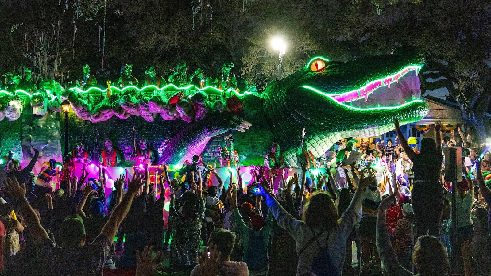 New Orleans closes out Mardi Gras with color and style in photos