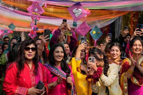 Pakistan’s cultural capital erupts in color as Basant festival ends 20-year hiatus
