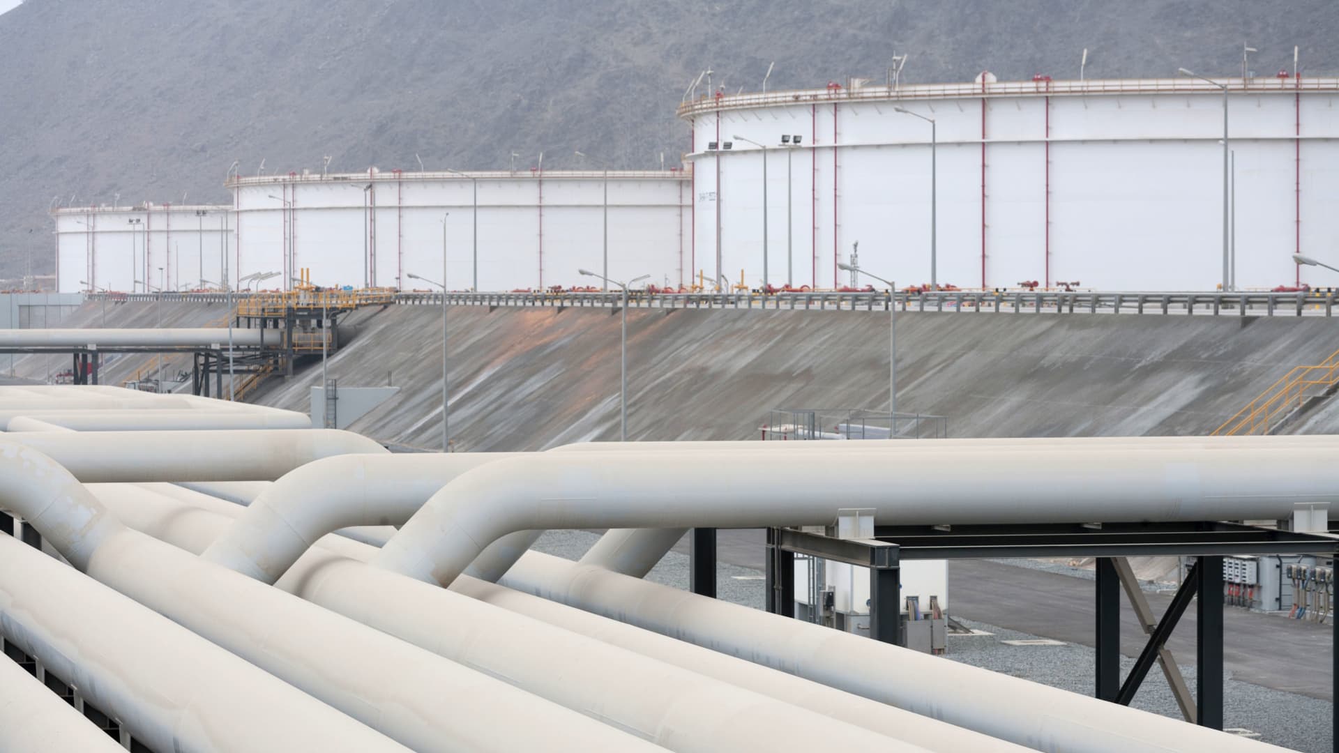 Two pipelines helping Saudi Arabia, UAE bypass the Strait of Hormuz