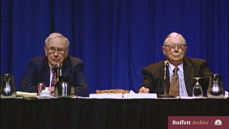 Buffett defends ‘Giving Pledge’ against Thiel and ‘billionaire backlash’