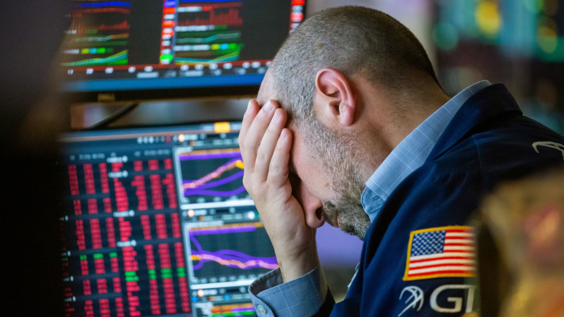 Cramer weighs in on Starbucks’ ‘hack downgrade,’ — and Amazon’s dip