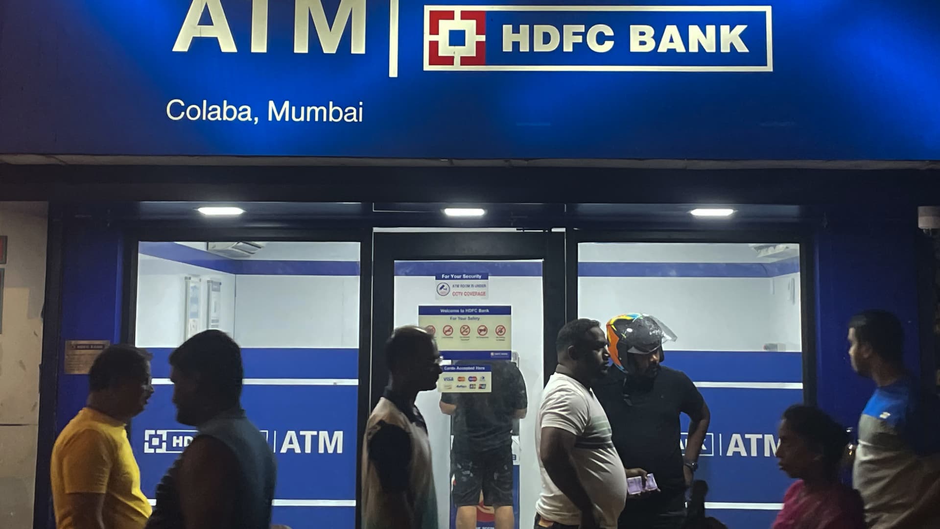 HDFC Bank shares fall 5% as part-time chair of India’s largest private bank resigns over ‘ethics’
