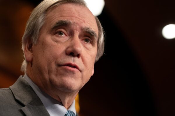 Merkley bill would ban government officials from prediction markets