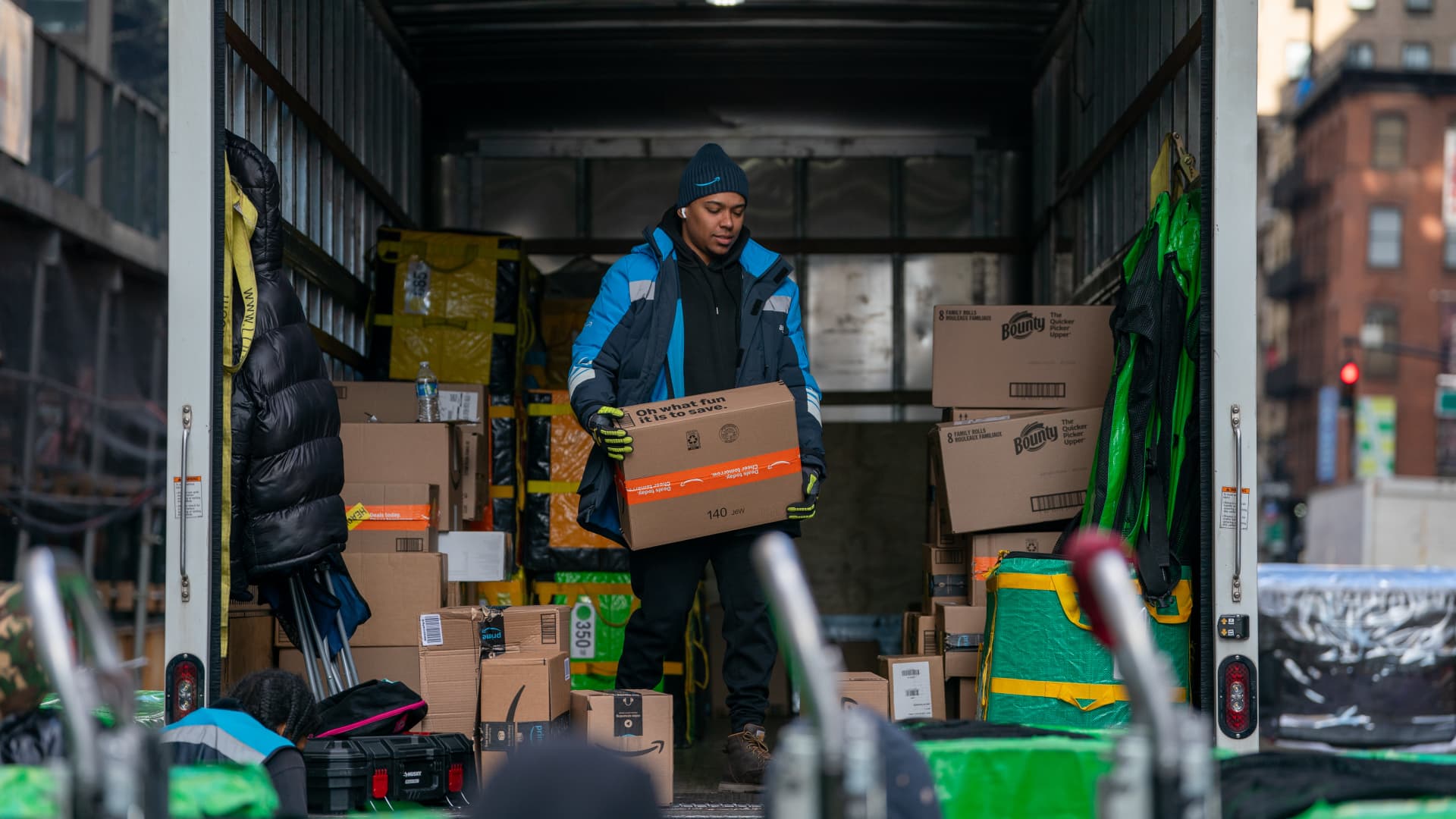 Amazon says USPS ‘walked away at the eleventh hour’ in negotiations