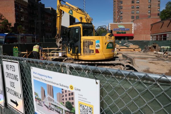 Transit agency sues Trump over frozen funds for NY subway project