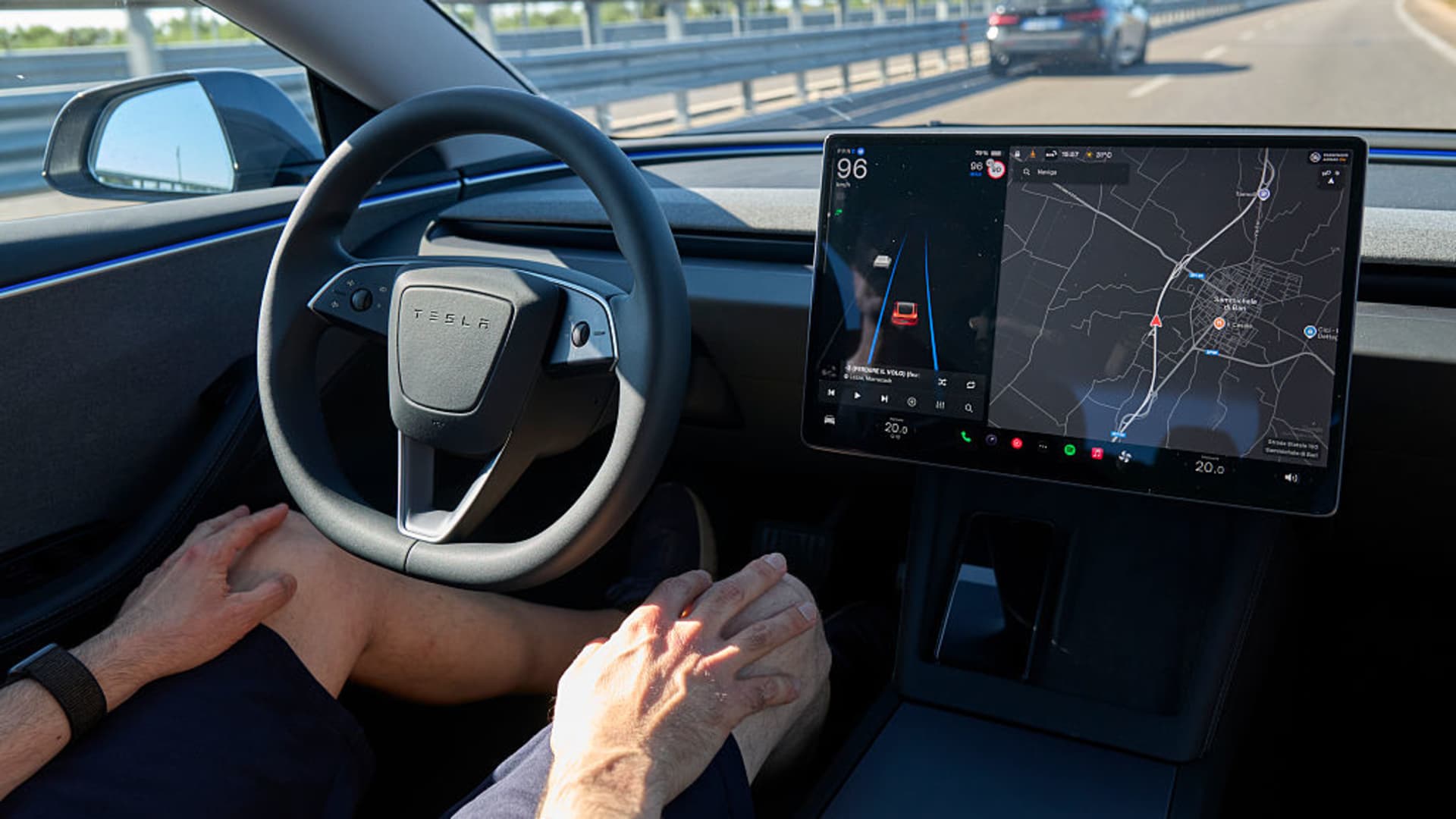 Tesla faces intensifying NHTSA probe of FSD in reduced visibility