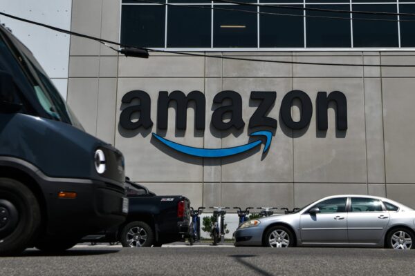 Amazon online store suffers outage for some users