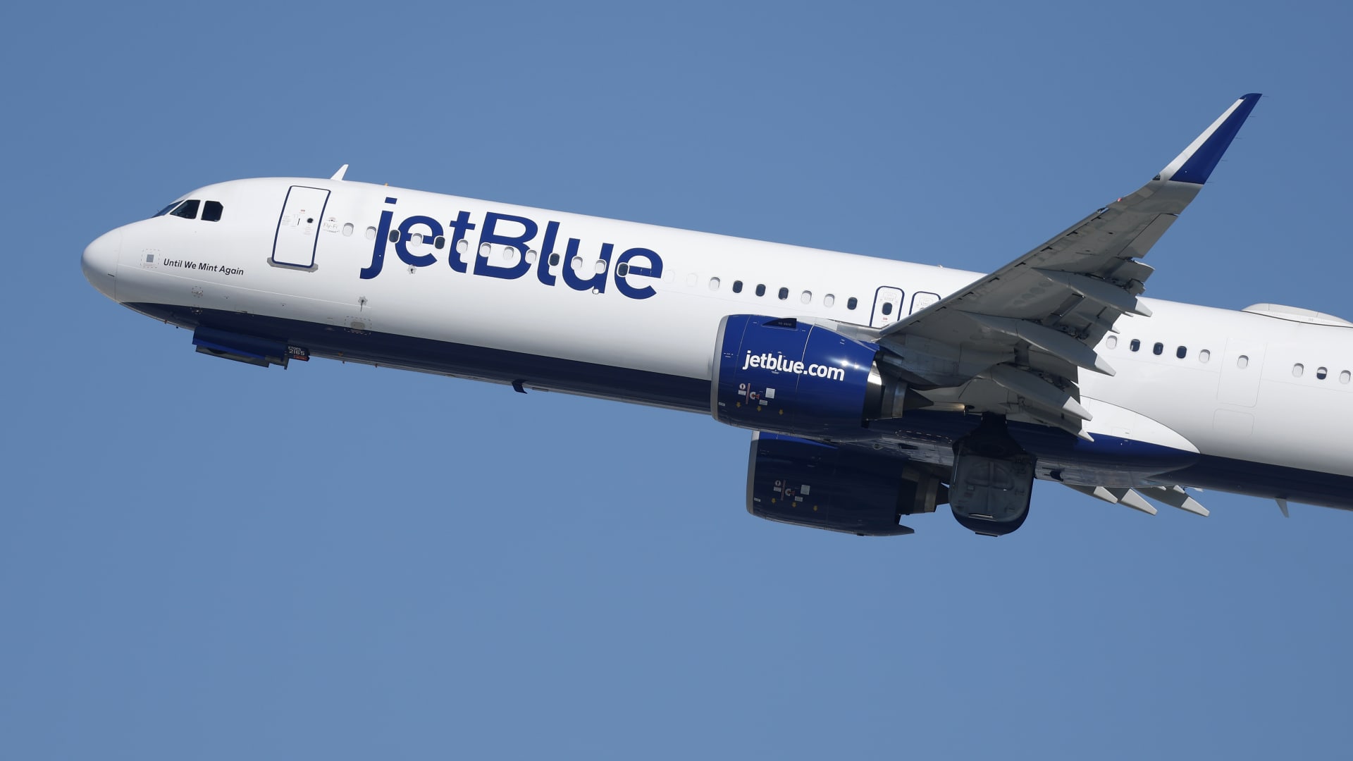 JetBlue Airways raises bag fees as fuel prices soar