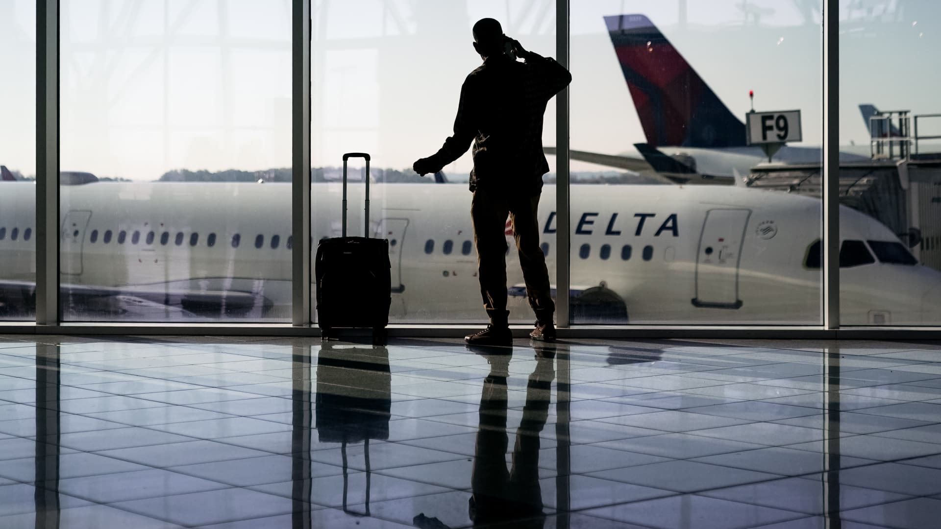 Delta has outperformed since the Iran war began. Using options to hedge against losses