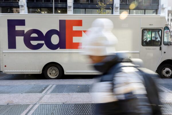Inside FedEx effort to deliver AI training to over 400,000 workers