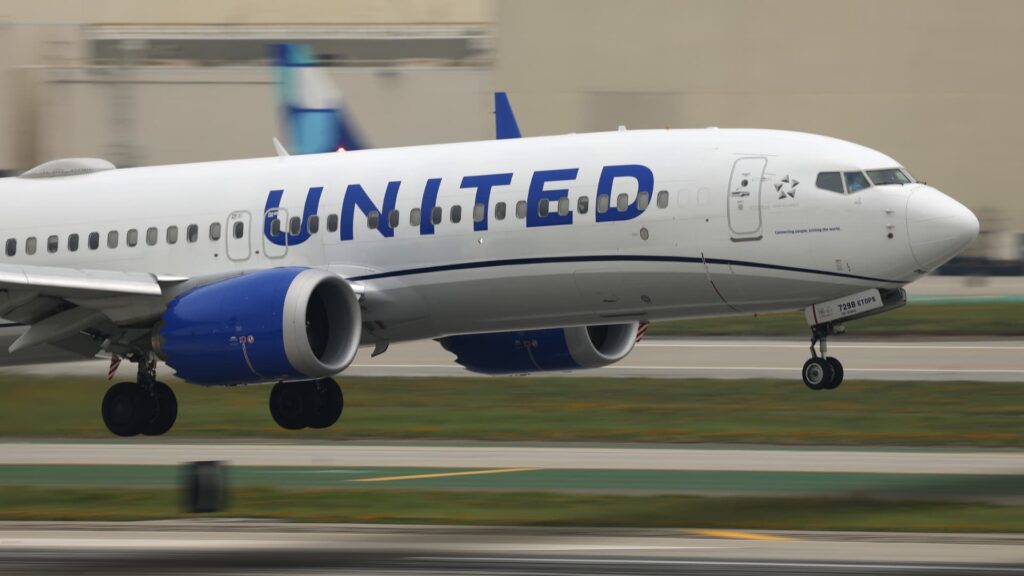 United Airlines to cut more flights as it eyes elevated oil pric