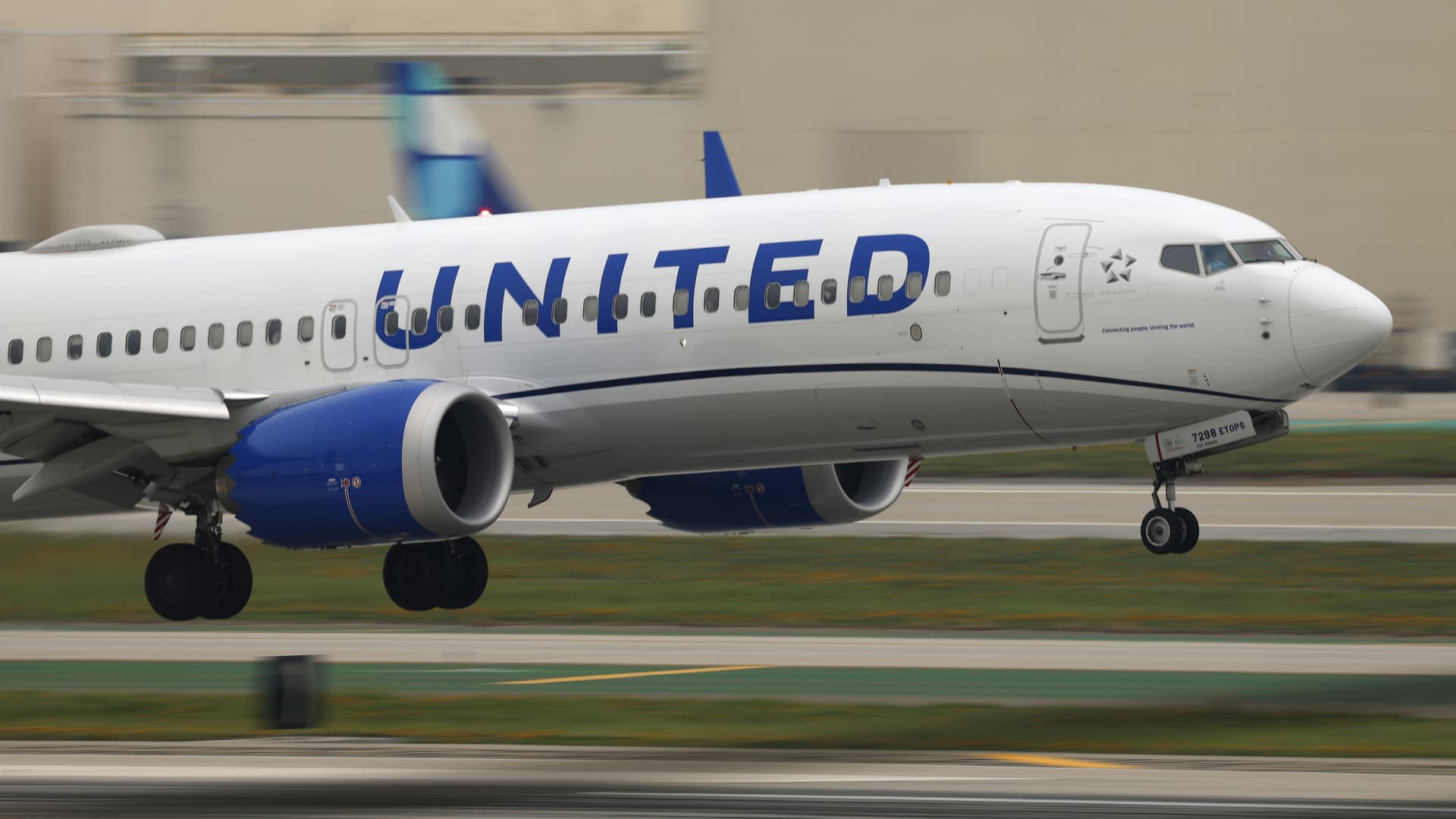 United Airlines to cut more flights as it eyes elevated oil pric