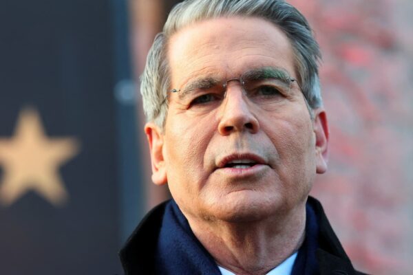 U.S. and China economic chiefs meet in Paris to clear path to Trump-Xi summit