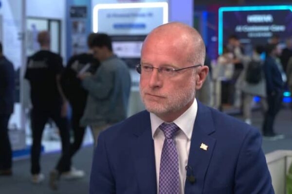 FCC chair tells CNBC WBD-Paramount merger deal ‘cleaner’ than Netflix