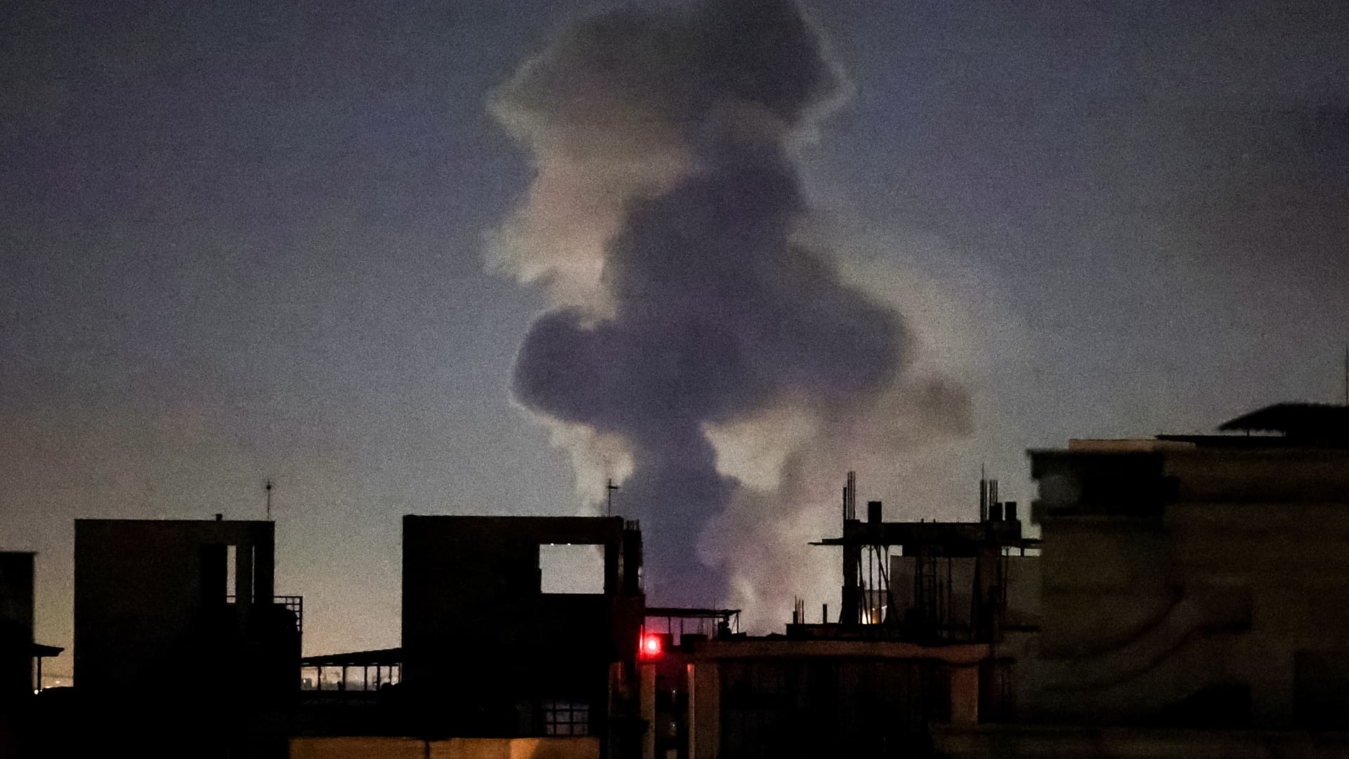 China sets lowest growth target in decades