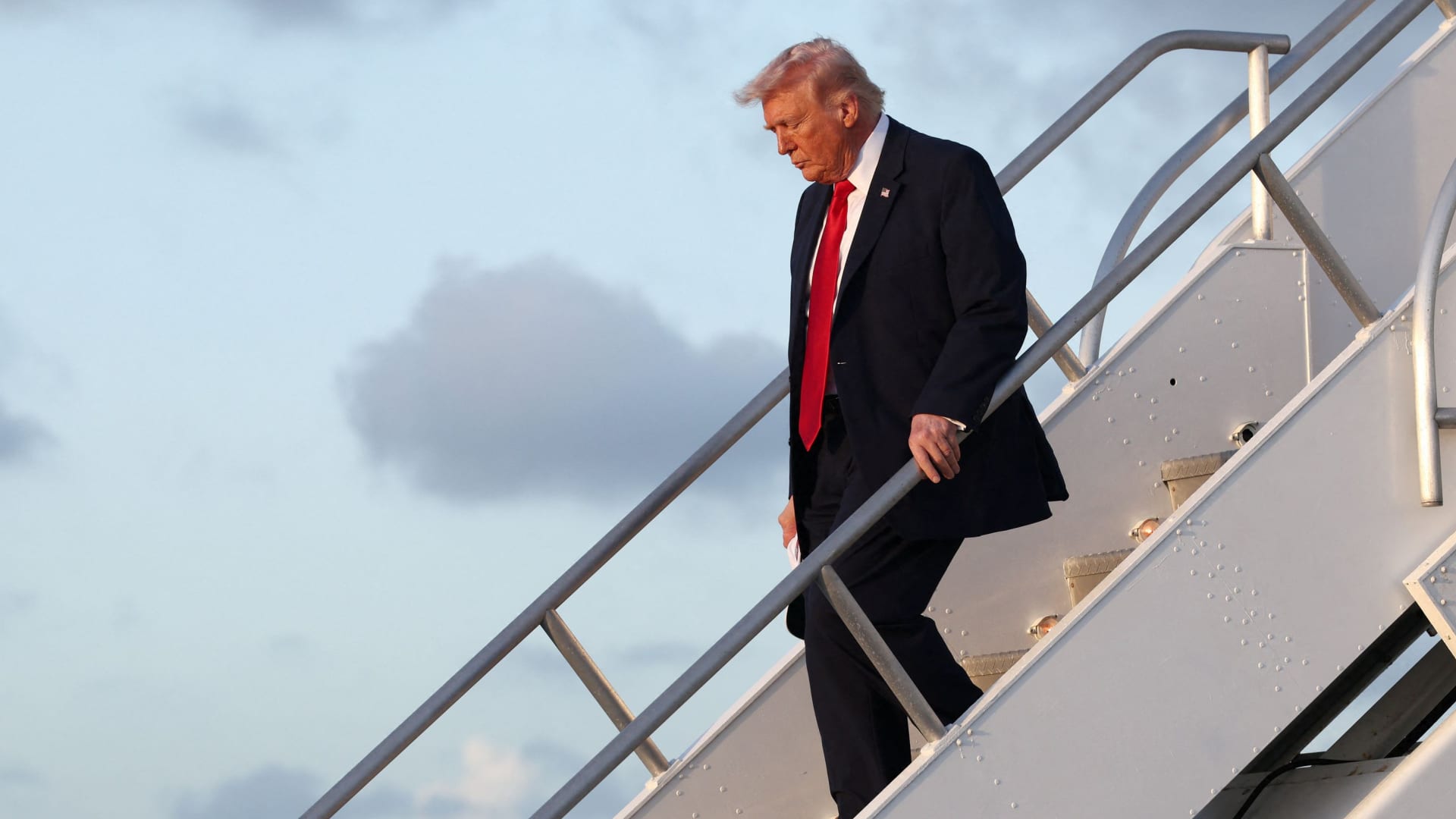 Trump bought NFLX, WBD bonds during bidding war with Paramount