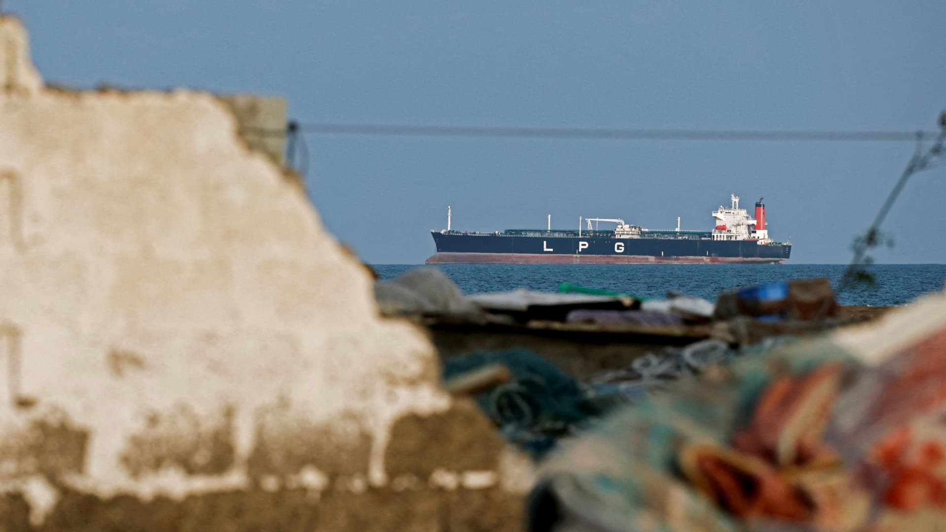 clock ticks on Trump’s Hormuz ultimatum