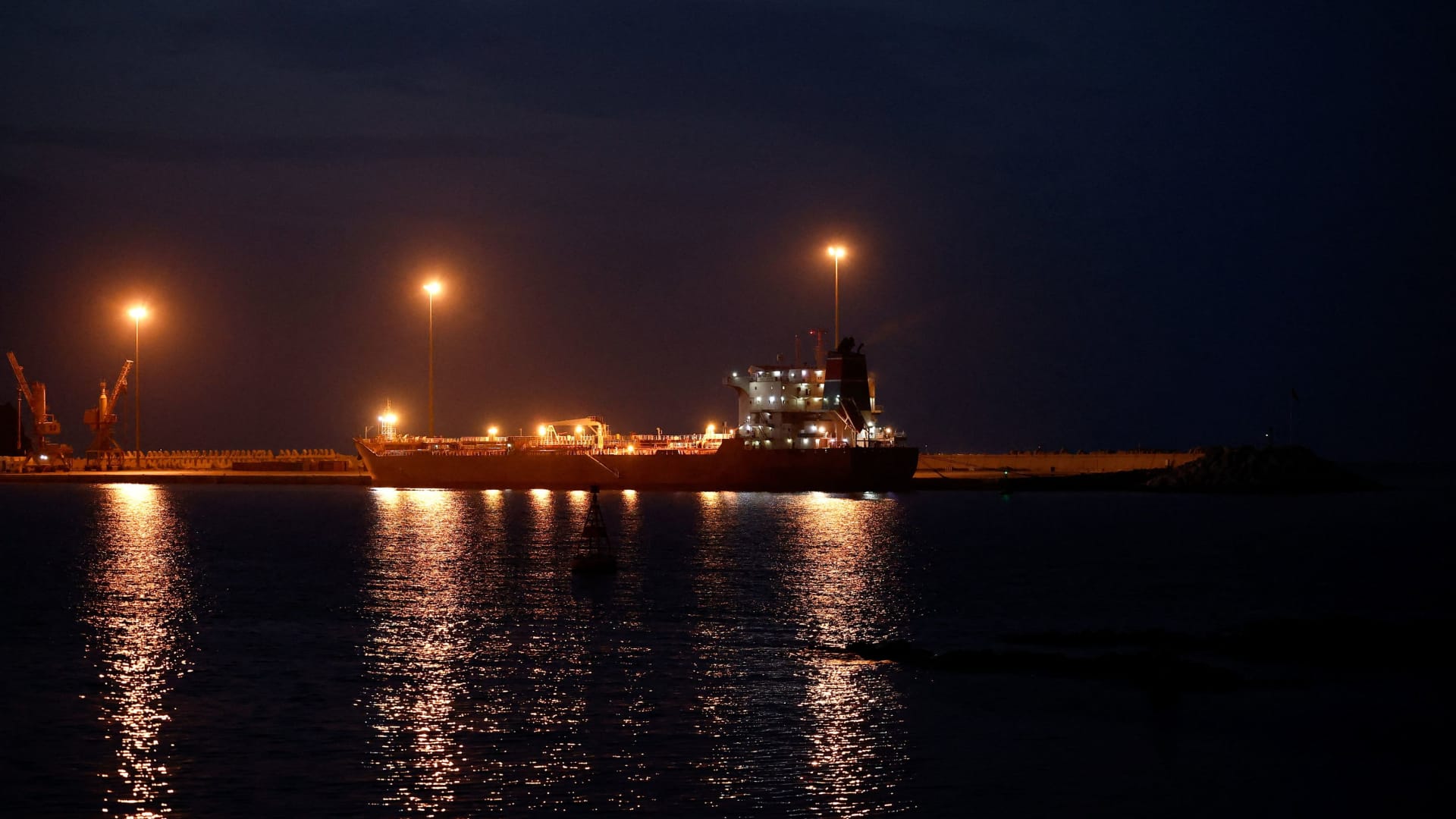 U.S. allows temporary purchases of Russian oil already at sea