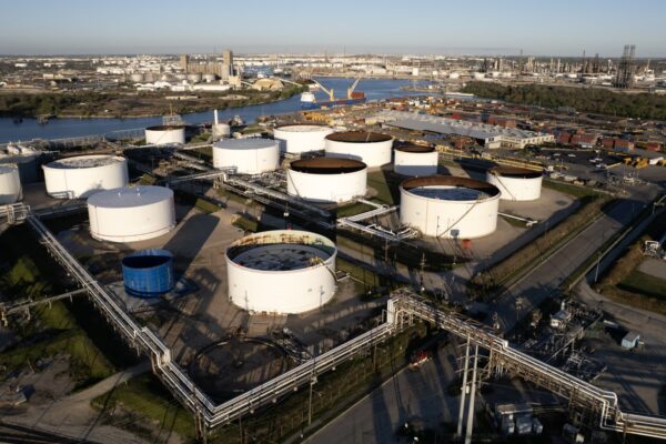 Risk-off trade back on for oil