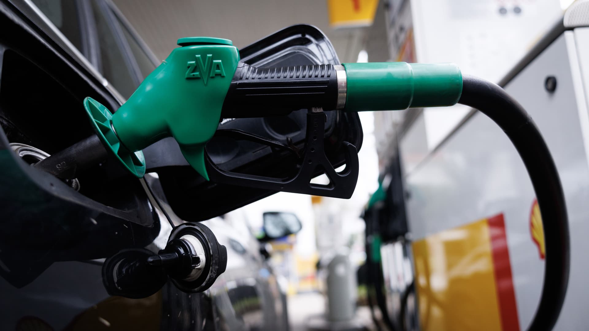 Rising gas petrol prices causes UK government Keir Starmer problems