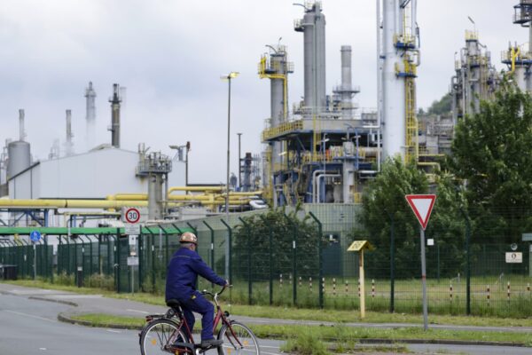 BP offloads German refinery to Klesch, boosts cost savings target