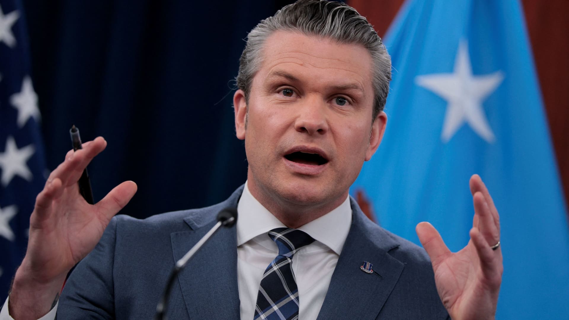 Pete Hegseth’s broker attempted to make defense investments before Iran war
