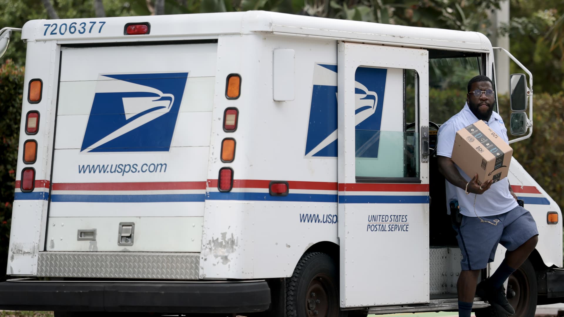 U.S. Postal Service seeks 8% fuel surcharge for package deliveries