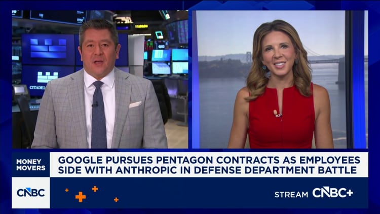 Sen. Warren asks DOD for answers about Anthropic blacklist